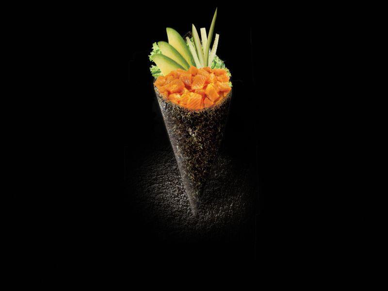 Spicy sake temaki